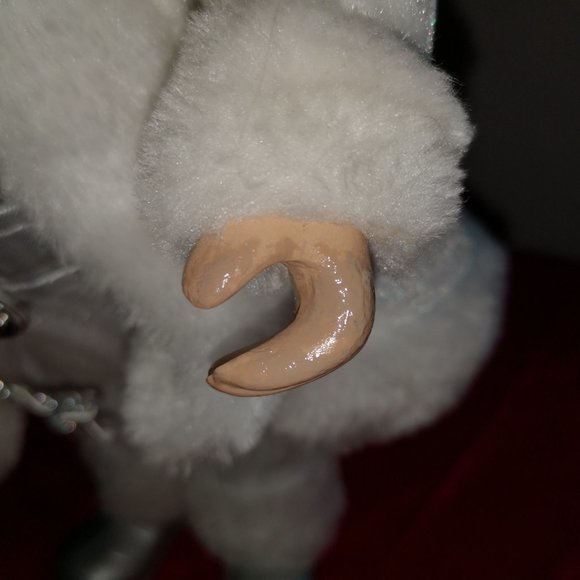 Vintage Lifelike All-White Porcelain Santa - Picture 5 of 15